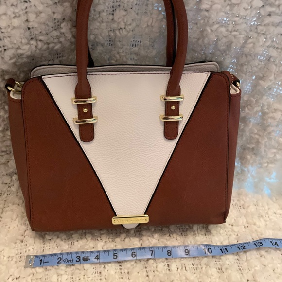 🥂 Steve Madden Handbag 🥂 - Picture 5 of 7